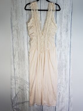 Vintage 50s Bernette Cream Lace-Trim Negligee Nightgown V-Neck Sz Medium USA